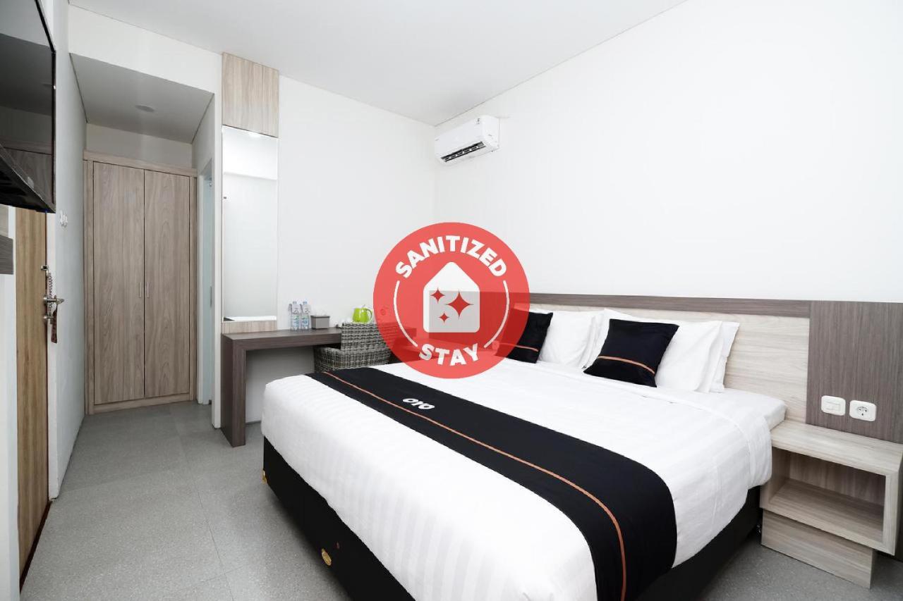 ホテル Oyo 2298 Jebres House Syariah スラカルタ エクステリア 写真