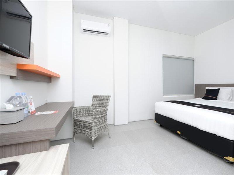 ホテル Oyo 2298 Jebres House Syariah スラカルタ エクステリア 写真