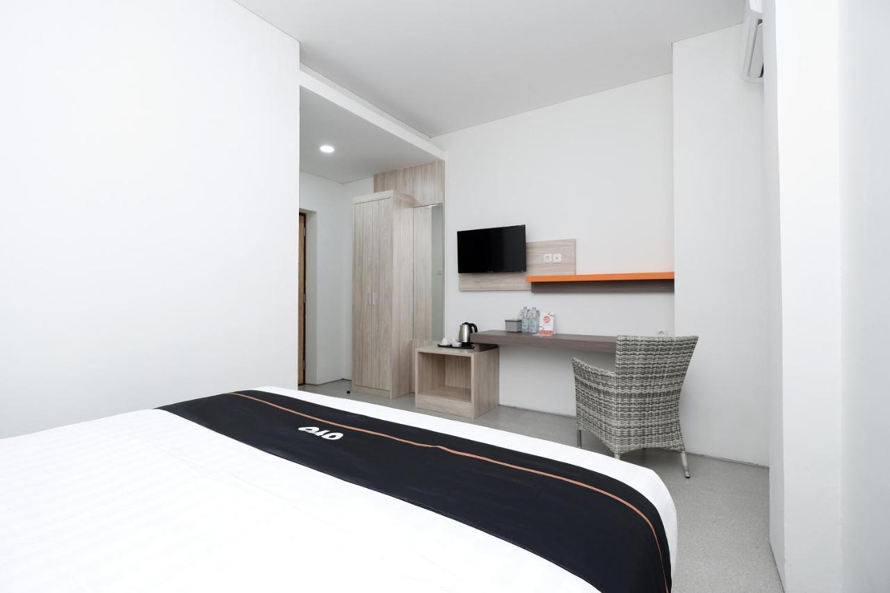 ホテル Oyo 2298 Jebres House Syariah スラカルタ エクステリア 写真