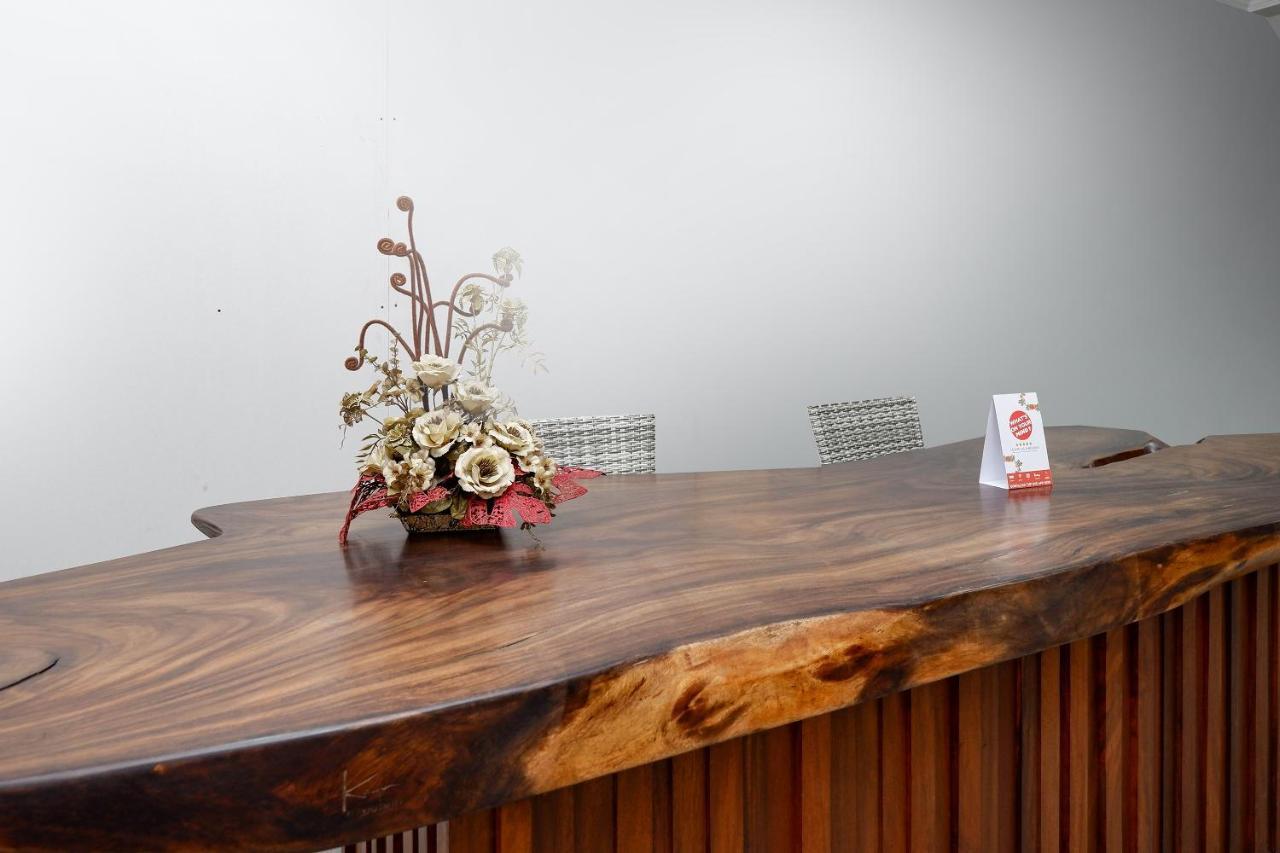ホテル Oyo 2298 Jebres House Syariah スラカルタ エクステリア 写真