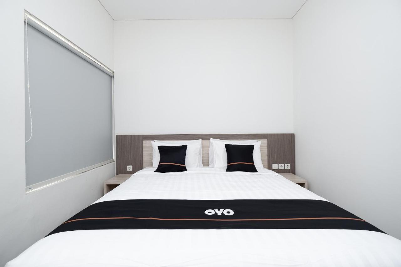 ホテル Oyo 2298 Jebres House Syariah スラカルタ エクステリア 写真