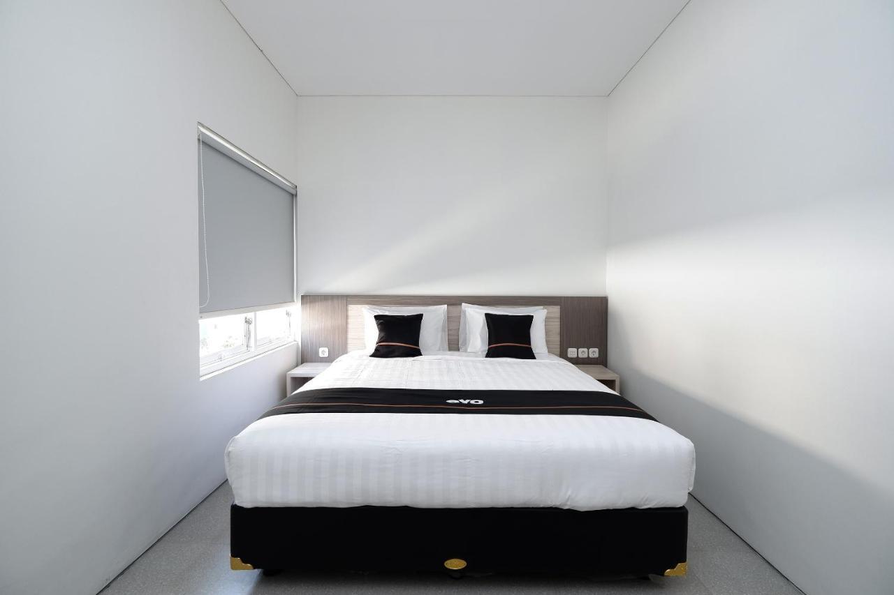 ホテル Oyo 2298 Jebres House Syariah スラカルタ エクステリア 写真