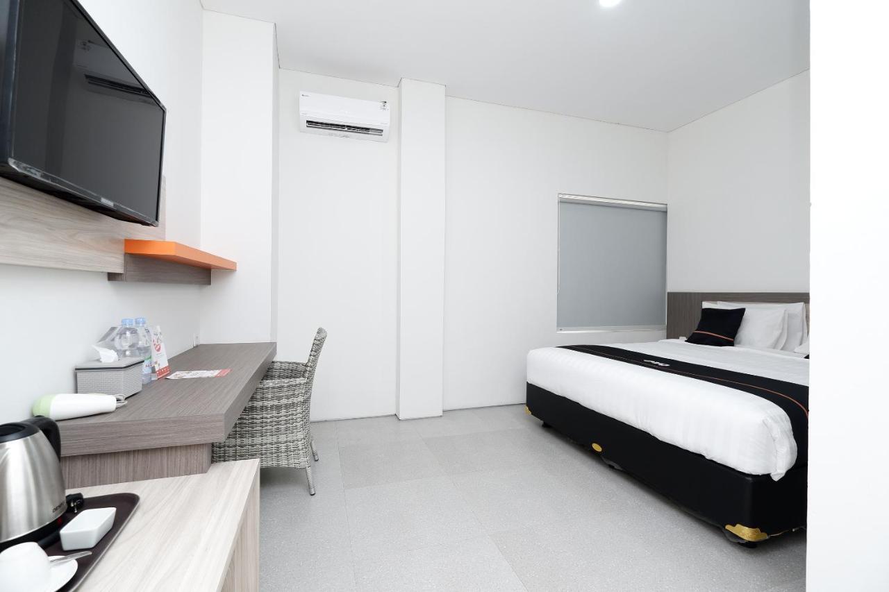 ホテル Oyo 2298 Jebres House Syariah スラカルタ エクステリア 写真