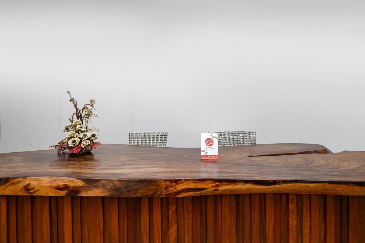 ホテル Oyo 2298 Jebres House Syariah スラカルタ エクステリア 写真