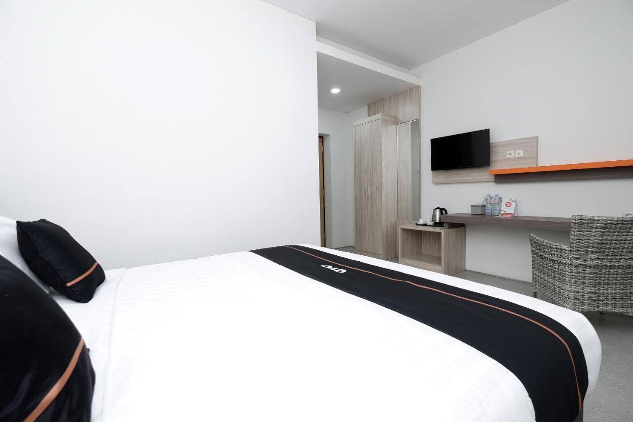 ホテル Oyo 2298 Jebres House Syariah スラカルタ エクステリア 写真