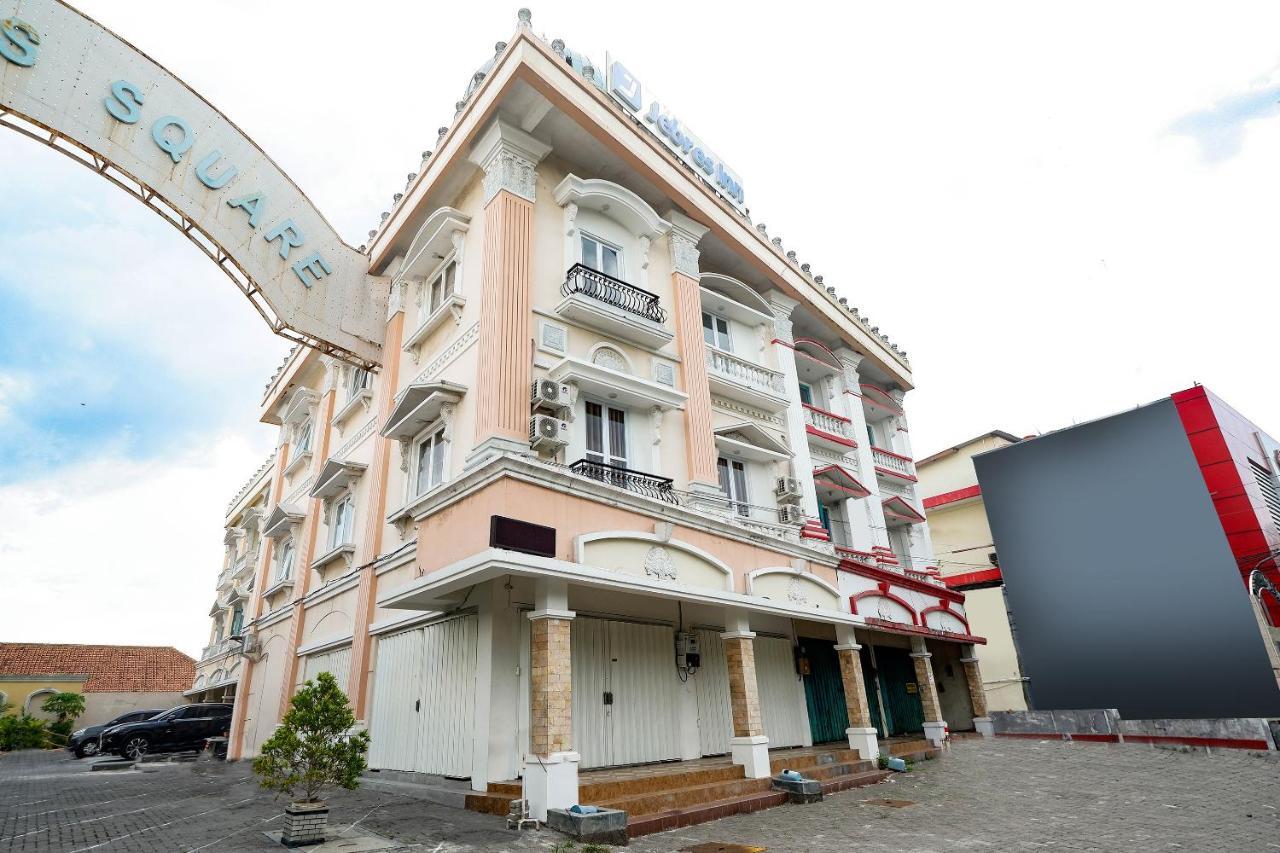 ホテル Oyo 2298 Jebres House Syariah スラカルタ エクステリア 写真