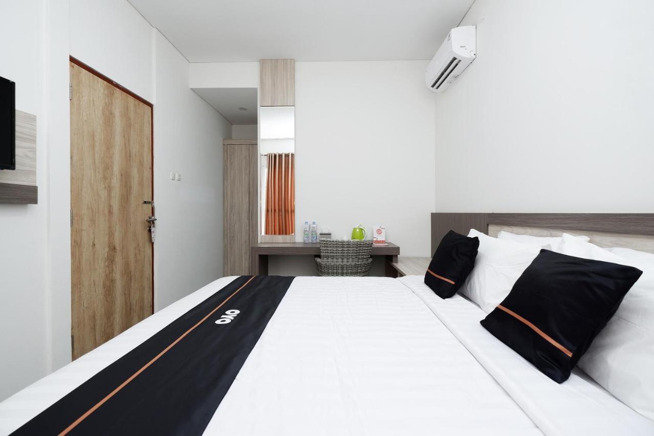 ホテル Oyo 2298 Jebres House Syariah スラカルタ エクステリア 写真
