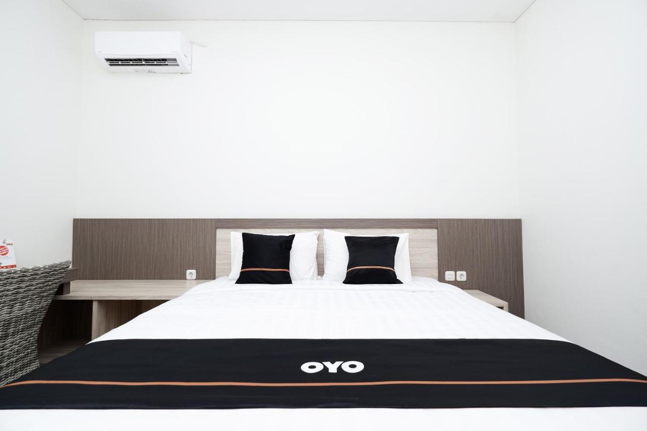 ホテル Oyo 2298 Jebres House Syariah スラカルタ エクステリア 写真